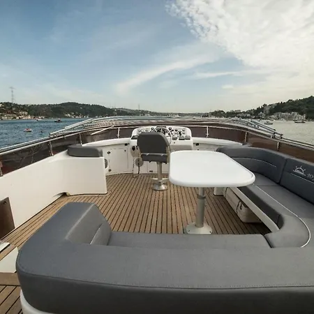 Baltik Tur Botel *